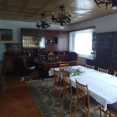 Apartma Hluboka 홈스테이